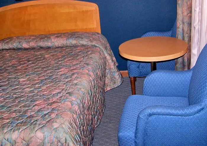 Canuck Inn And Suites
