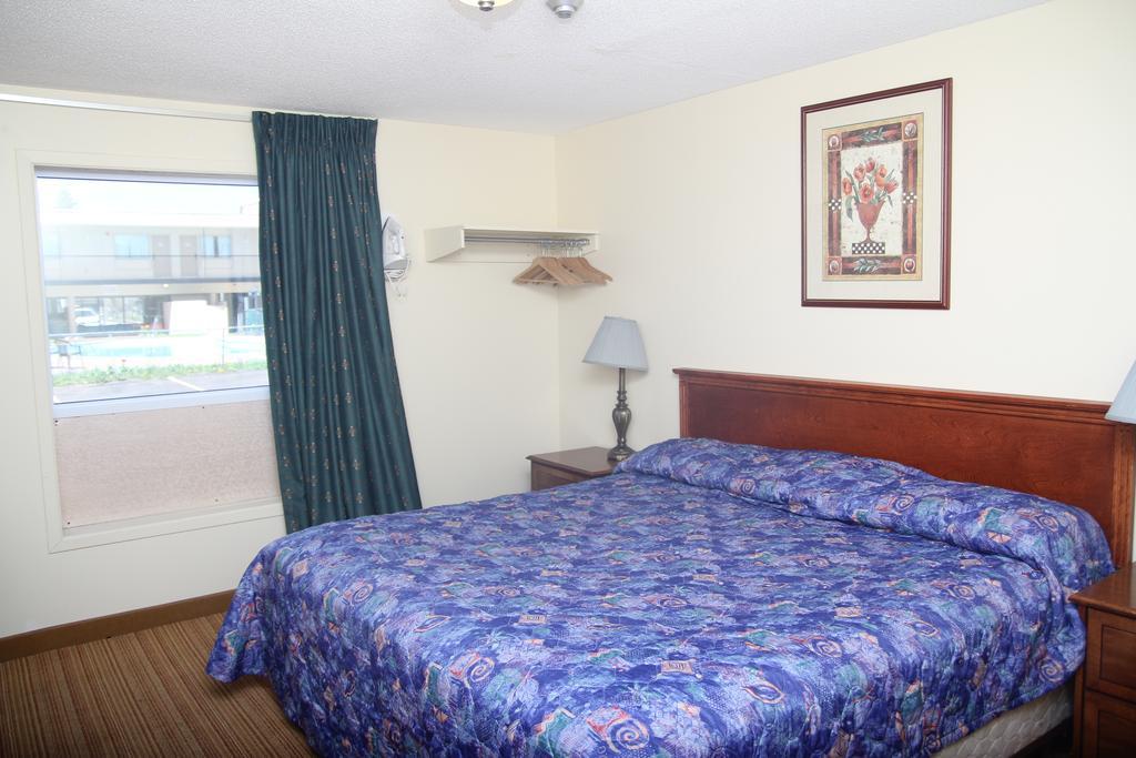 Hotel Canuck And Niagara Falls