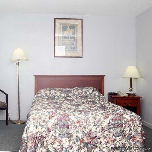 Hotel Canuck And 2*
