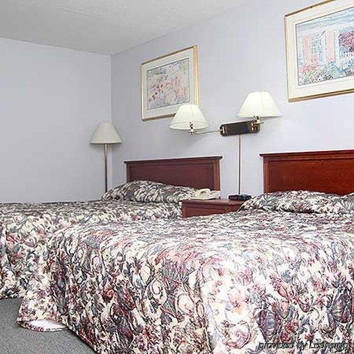 Hotel Canuck And