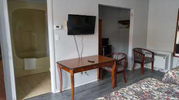 Hotel Canuck And