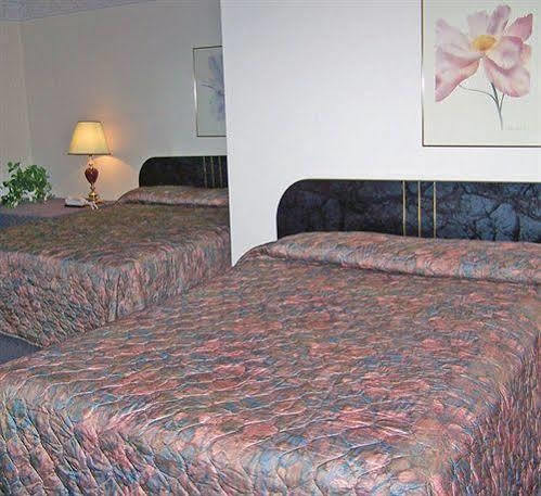Hotel Canuck And