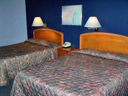 Canuck And Hotel