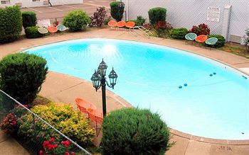 Hotel Canuck And